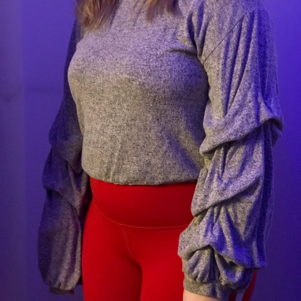 Grey ruffle-sleeve tee